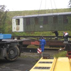 Wagenkasten und Stahlrahmen des 970-214 werden voneinander getrennt und in den nächsten Monaten an unterschiedlichen Orten aufgearbeitet.