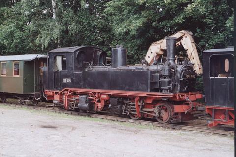 99 594 abgestellt im Bahnhof Putbus.