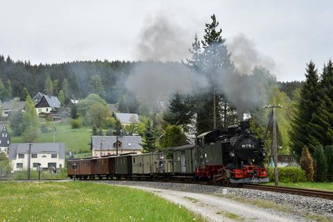 Ausfahrt Schmalzgrube mit der VI K und den I K-Zug-Wagen