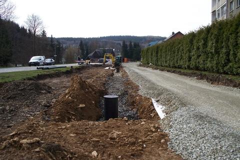 Der Schotterunterbau für Gleis 31 ist fertig.