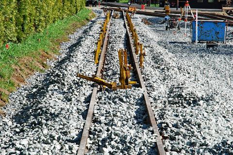 Das Gleis 31 ist eingeschottert und vorbereitet für den Stopfgang.