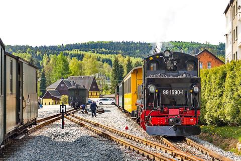 IV K 99 1590-1 rangiert auf dem neuen Gleis 31.