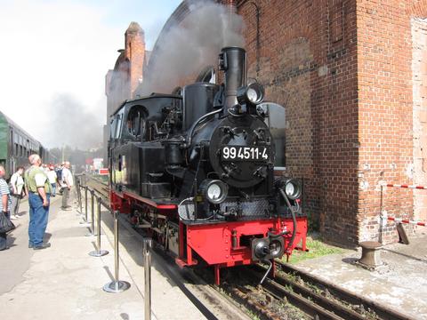 99 4511-4 der Preßnitztalbahn in Meiningen im Einsatz für Führerstandsmítfahrten.