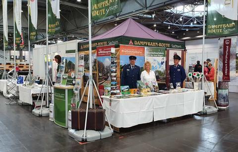 Blick auf den Stand der DAMPFBAHN-Route Sachsen mit dem Standbereich der Preßnitztalbahn.