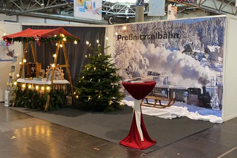 Blick auf das Winterensemble am Messestand