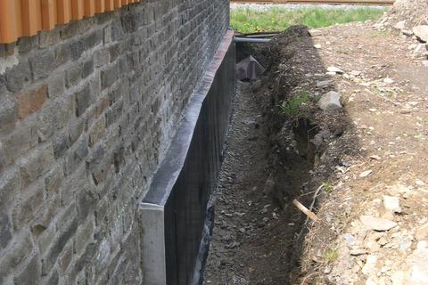 Auch stirnseitig Richtung Schlössel ist das Fundament der Halle nun geschützt.