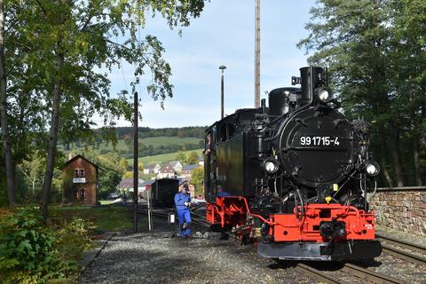 Kurzer Aufenthalt in der Sonne beim Umsetzen im Bahnhof Steinbach.