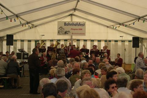 Kulturprogramm im Festzelt auf dem Bahnhofsgelände in Jöhstadt.