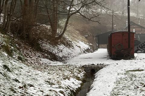 Die Arbeiten sind abgeschlossen, hinter dem Wagenkasten besteht jetzt eine Fahrspur bis zum Kohleschuppen.