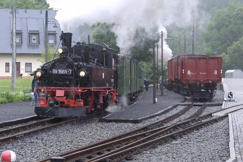 Kreuzung mit dem Personenzug in Schmalzgrube.