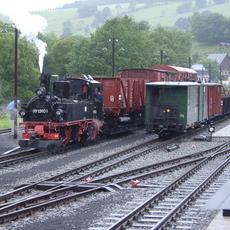 Güterzüge im Bahnhof Steinbach.