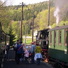 Zugkreuzung im Bahnhof Schmalzgrube.