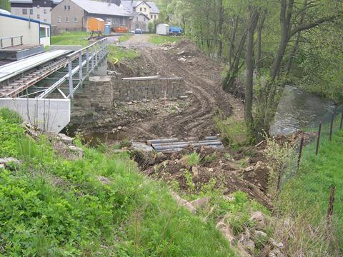 Die Arbeiten am Wolkensteiner Widerlager der künftigen Radwegbrücke wurden begonnen.