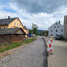 Das Gleisplanum in Oberschmiedeberg verläuft parallel zur Ladestraße.