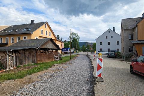 Das Gleisplanum in Oberschmiedeberg verläuft parallel zur Ladestraße.