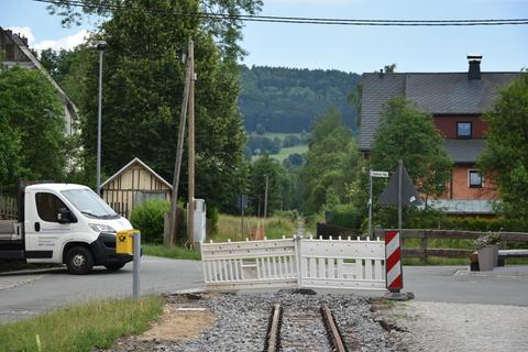 Momentanes Gleisende am Wiesenweg. Künftig entsteht dort ein Bahnübergang.