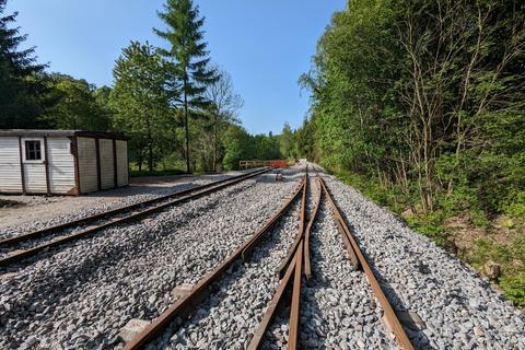 Die Gleise im nördlichen Bahnhofskopf sind eingeschottert.