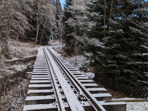 Die alte Brücke über das Schwarzwasser am Bahnhof Schlössel.