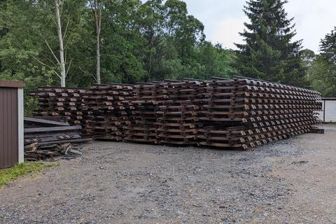 Materiallager für den weiteren Aufbau der Strecke zwischen Oberschmiedeberg und Steinbach.