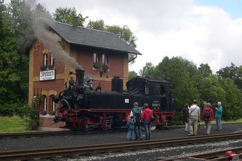 07.08.2005. Das Wassernehmen zieht immer wieder viele Schaulustige an. Foto: Jörg Müller