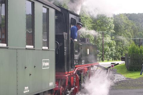 07.08.2005. Einfahrt im Stumpfgleis im Bahnhof Jöhstadt. Foto: Jörg Müller