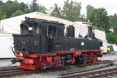 08.08.2005. Verladebereit wartet die Lok auf Gleis 4 im Bahnhof Steinbach. Foto: Jörg Müller