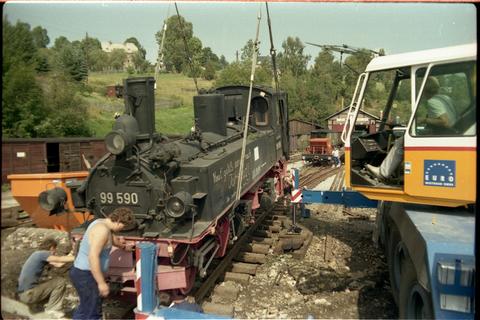 20.08.1992. Ankunft in Jöhstadt. Hier hatte die „90“ ihren letzten Betriebseinsatz, jetzt kehrt sie 13 Jahre später an ihre frühere Wirkungsstätte zurück. Foto: Jörg Müller