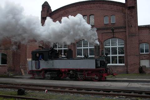 26.11.2003. Die Farbgebung der Lok erfolgt erst nach dem Einstellen des Triebwerkes nach Abschluß der Arbeiten. Foto: Steffen Buhler