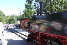 19.08.2006. Auf wenigen Metern pendelte 99 1590-1 der Preßnitztalbahn zur Freude der zahlreichen Besucher auf dem Gelände des Bahnhofes Lohsdorf in der Sächsischen Schweiz. Foto: Torsten Seibt