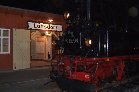 19.08.2006. Auch Nachts ein imposanter Anblick - 99 1590-1 der Preßnitztalbahn im Bahnhof Lohsdorf. Foto: Torsten Seibt