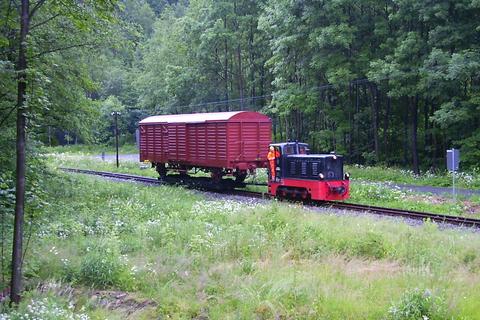 Nach der Ankunft im Preßnitztal erfolgt die Überführung nach Jöhstadt in die Fahrzeughalle.