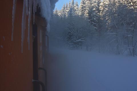 Viel Sicht ist nicht, wenn der Schneepflug arbeitet.