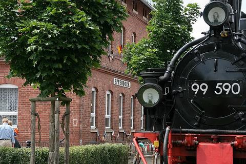 8.7.2011. Ein Anblick, den es über 40 Jahre nicht gab - eine IV K vor dem Eppendorfer Empfangsgebäude. Foto: Mario Wolf