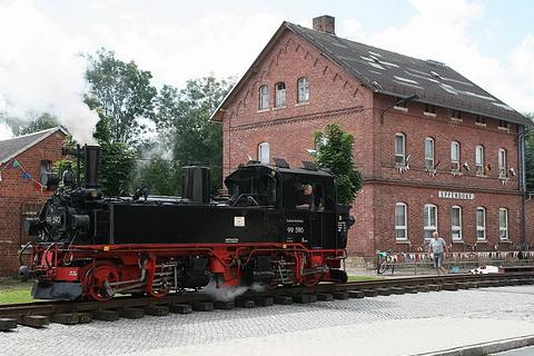 8.7.2011. IV K 99 590 vor dem Empfangsgebäude von Eppendorf. Foto: Mario Wolf